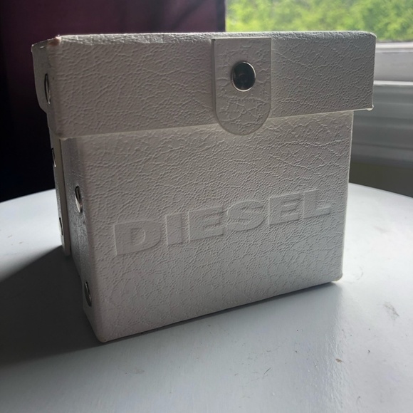 DIESEL Watch Box White Leather Box Faux Snap Closure Pillow Inside For Watch - Picture 1 of 12